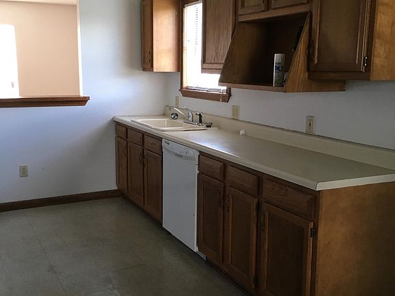 3rd image of 2318 Cypress St