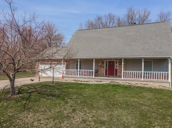 8170 Idlewood Dr, Bloomington, IL 61705