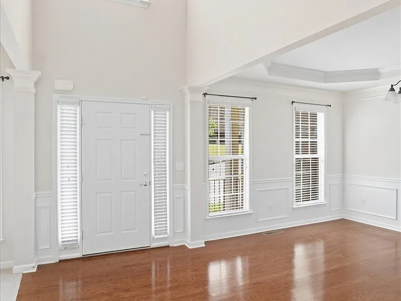 6 bed, 4310 sqft, $3,699 — Photo 2