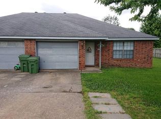 1714 S M St, Rogers, AR 72756