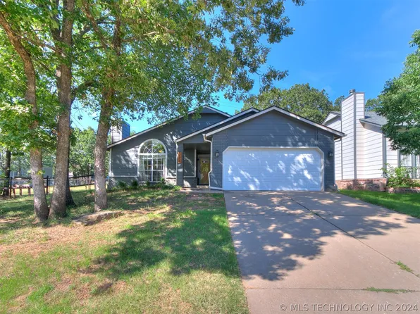 3509 S Rolling Oaks Dr, Tulsa, OK 74107