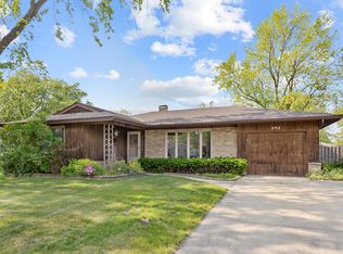 392 Birchwood Ave, Elk Grove Village, IL 60007
