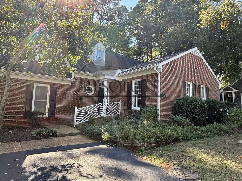 1623 Village Glenn Dr
