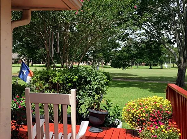 678 W Country Grove Cir, Pearland, TX 77584