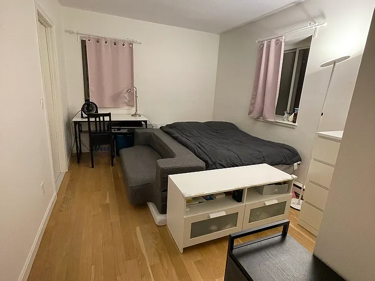 bedroom (with furnitures)