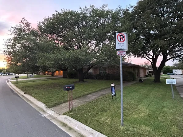 1302 Crescent St, Denton, TX 76201