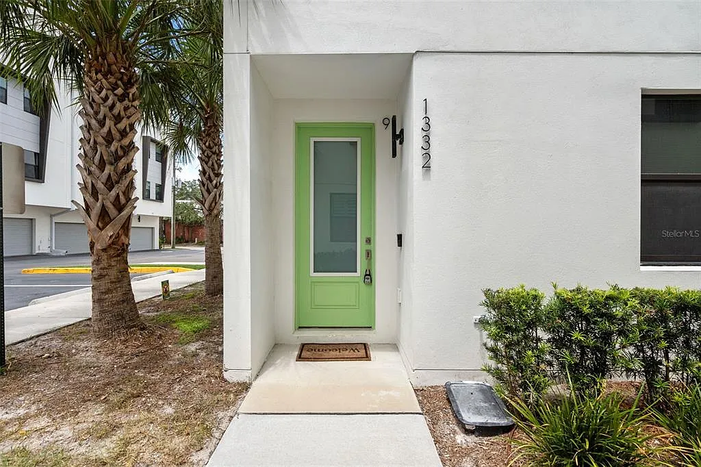 3 bed, 3.5 bath, 2097 sqft, $4,800 — Photo 4