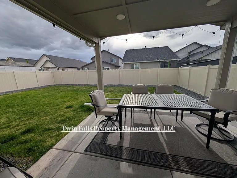 1574 Kenyon Rd — Photo 8