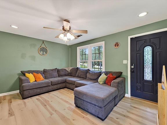 4th image of 1304 Breeze Ln
