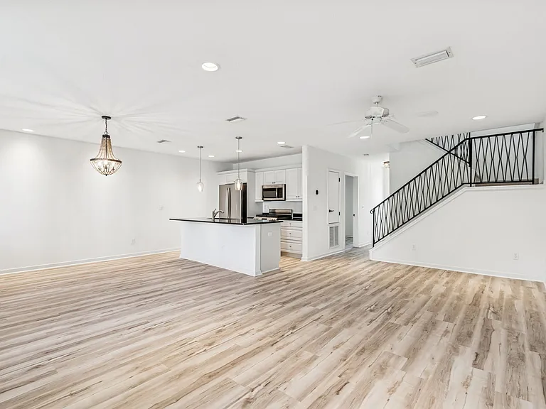 1685 Laurel St #3 — Photo 8