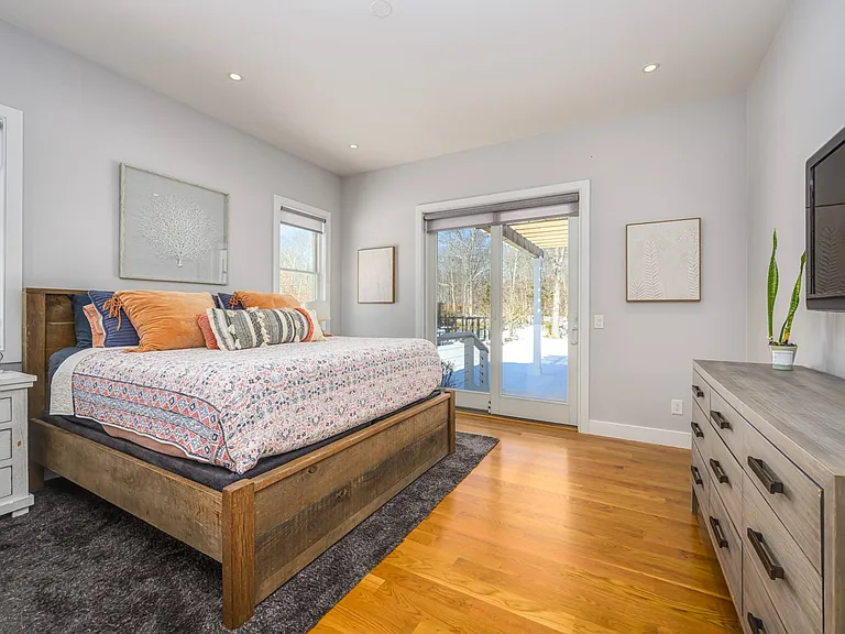 50 Squires Blvd — Photo 10