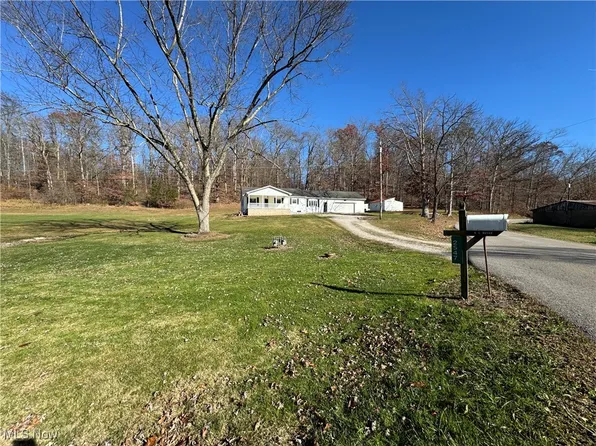 2547 Winding Rd, Parkersburg, WV 26104