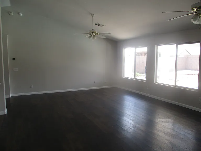 7727 W Eugie Ave — Photo 4