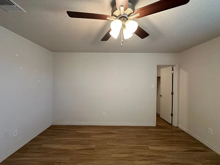 1813 Clovis Dr — Photo 35