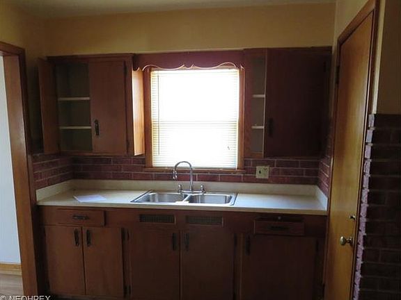 3rd image of 12418 Garland Ave