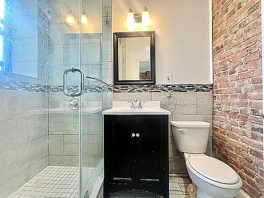 4th image of 460 Throop Ave #114