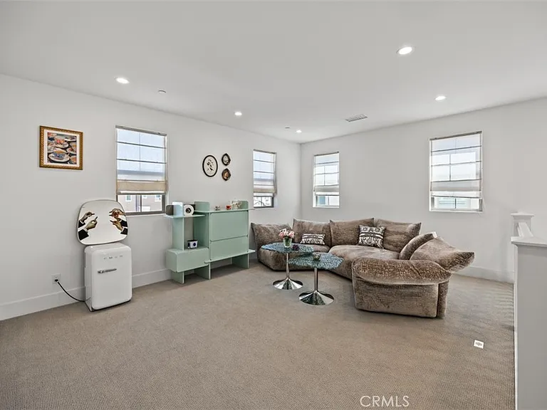 135 Oakstone — Photo 32