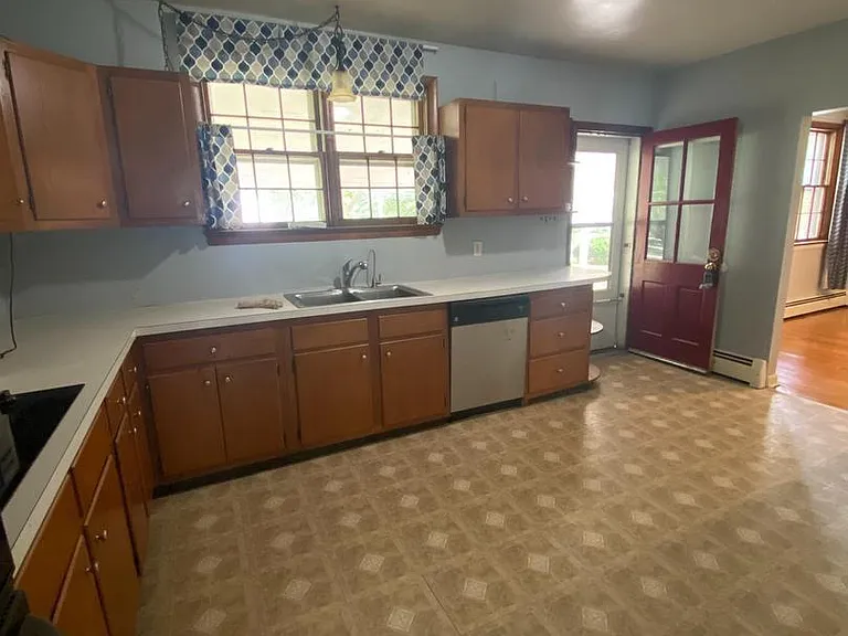 1002 Windsor Ave — Photo 13