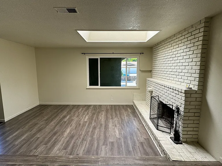 2956 Driftwood Dr — Photo 7