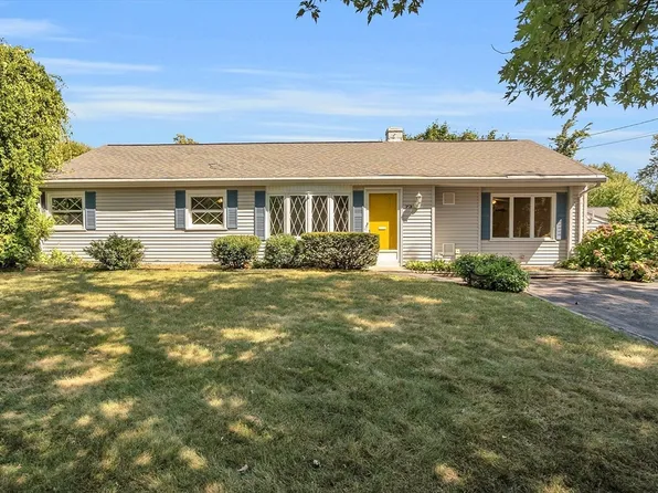 73 Brookfield Cir, Framingham, MA 01701