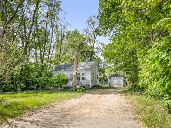 618 Pershing Ave, Machesney Park, IL 61115