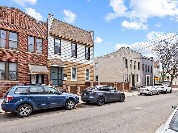 2nd image of 2020 Bleecker St