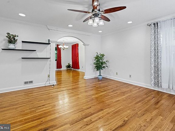 3rd image of 1037 Reverdy Rd