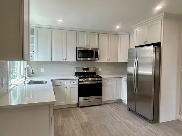 32 East Ave APT 1, Glen Cove, NY 11542