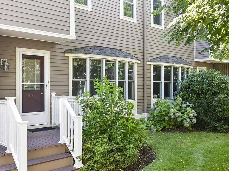 8 Locust Ln #4 — Photo 4