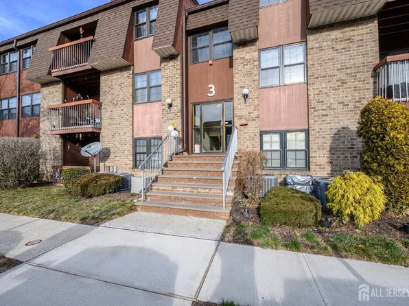 28 Powderhorn Ct #A, Woodbridge, NJ 07095