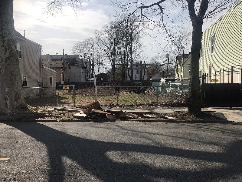 2nd image of 181 N Park St