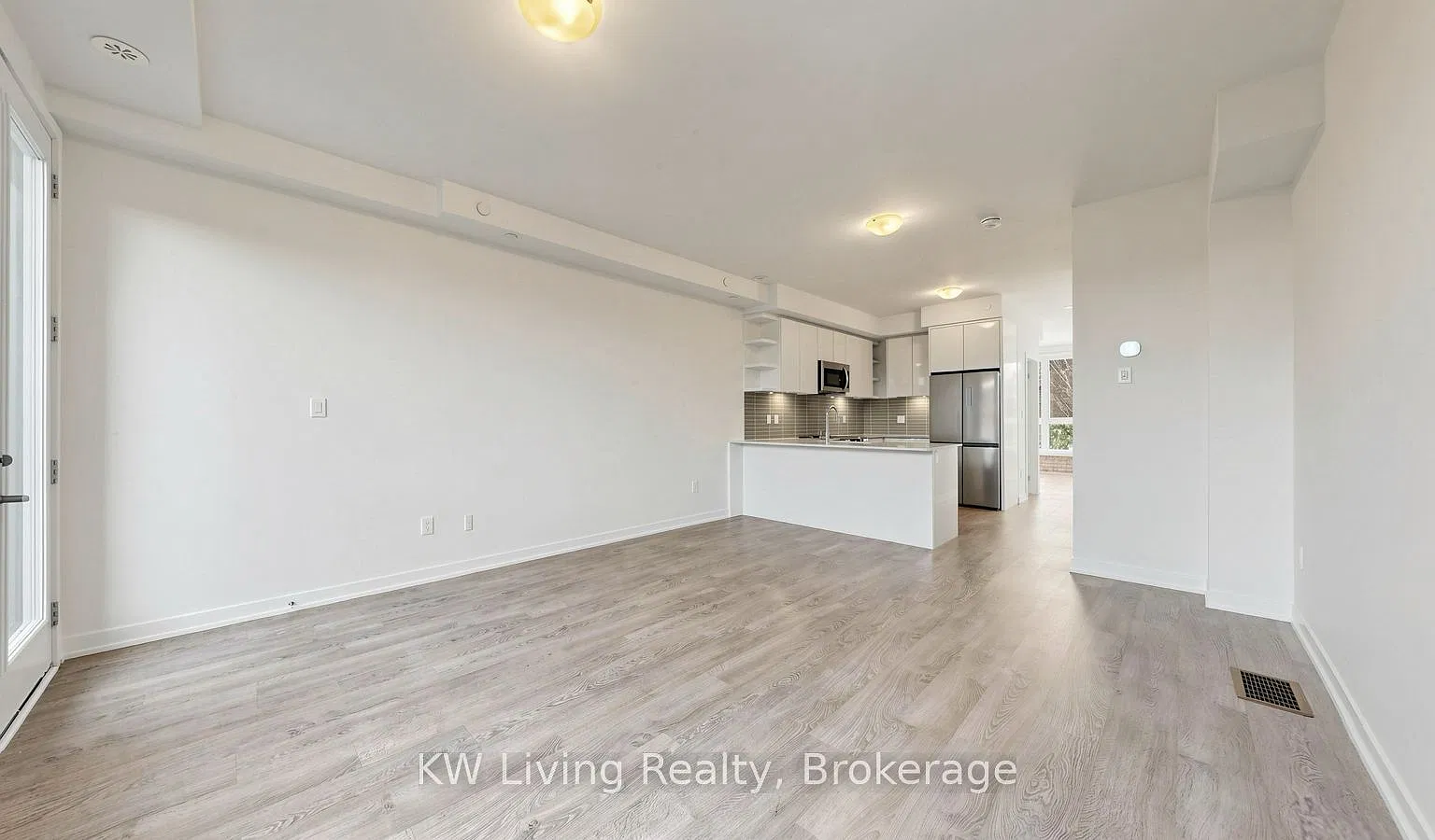 5 bed, $4,000 — Photo 1