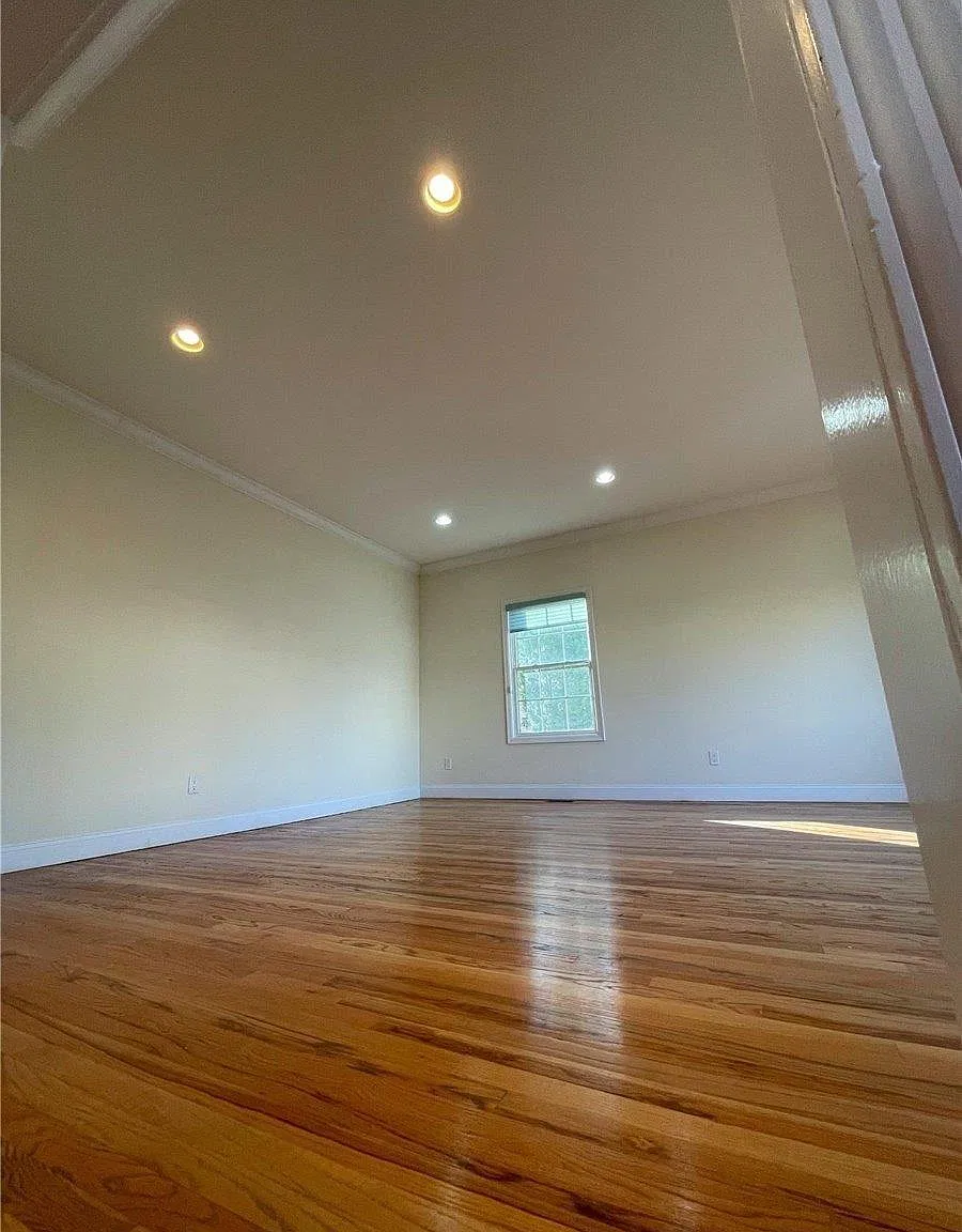 4 bed, 2.5 bath, 3020 sqft, $8,500 — Photo 4