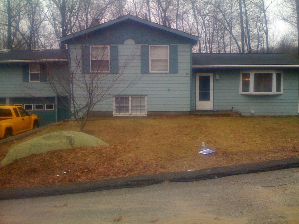 Split level w/ separate entrance for an inlaw 14 rms, 5 beds, 4 baths 2 car