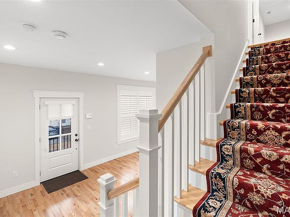5th image of 2620 Lyle Ave
