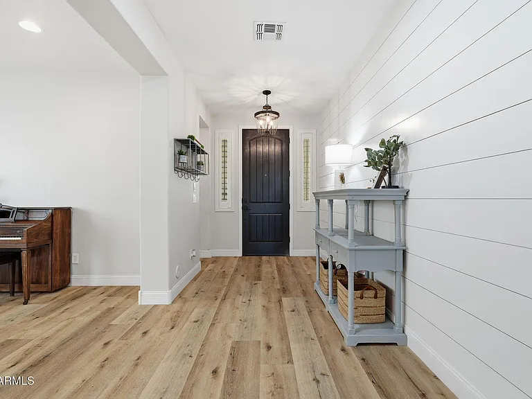 2830 E Pearl St — Photo 3