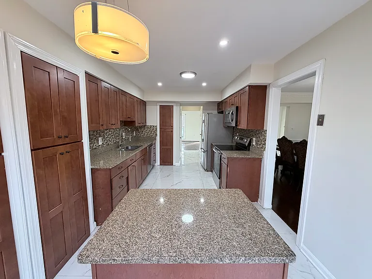 5900 Parenham Way — Photo 4