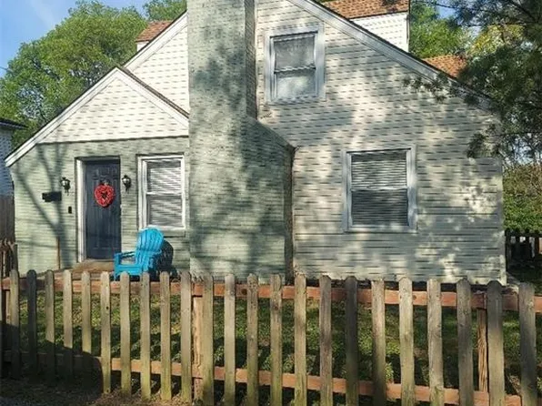 1344 Main St, Parkville, MO 64152