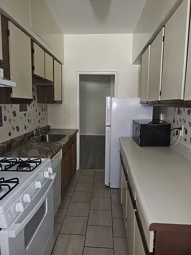 570 Whitney Ave #S2 Photo 1