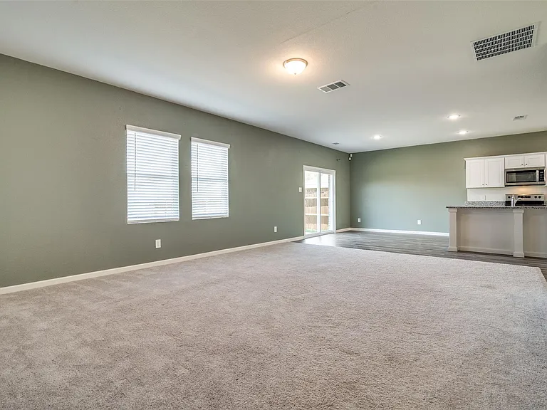 731 Yorkshire Dr — Photo 12