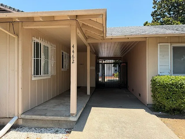 4462 Denby Ln — Photo 2