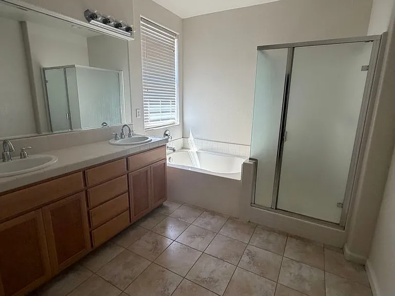 702 Chandon Dr — Photo 16