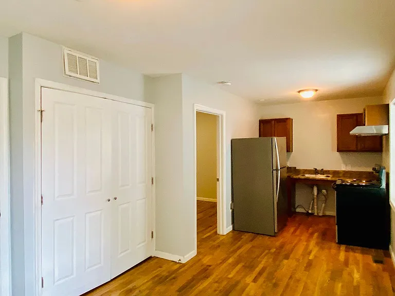 2502 P Street — Photo 11