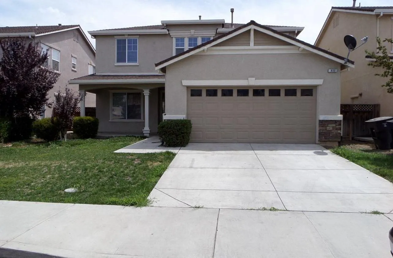 5 bed, 2738 sqft, $3,495 — Photo 1