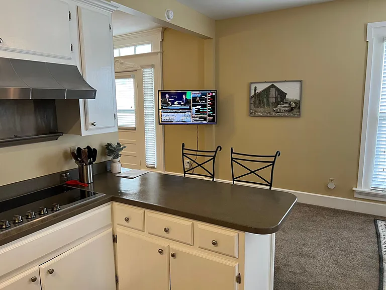 105 S McLemore Ave #1 — Photo 6