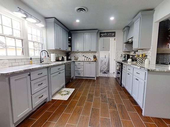 5th image of 3817 Fleetwood Dr