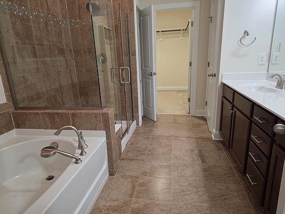 5th image of 241 Begen St