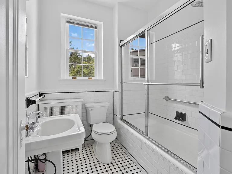 2737 Devonshire Pl NW #402 — Photo 15