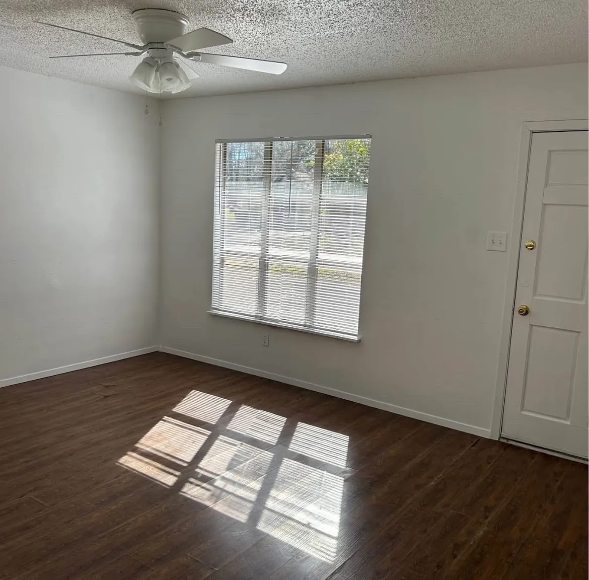 3 bed, 1000 sqft, $850 — Photo 2