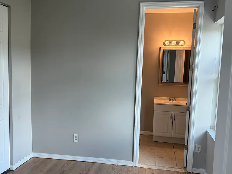 121 Broadway #305 — Photo 3